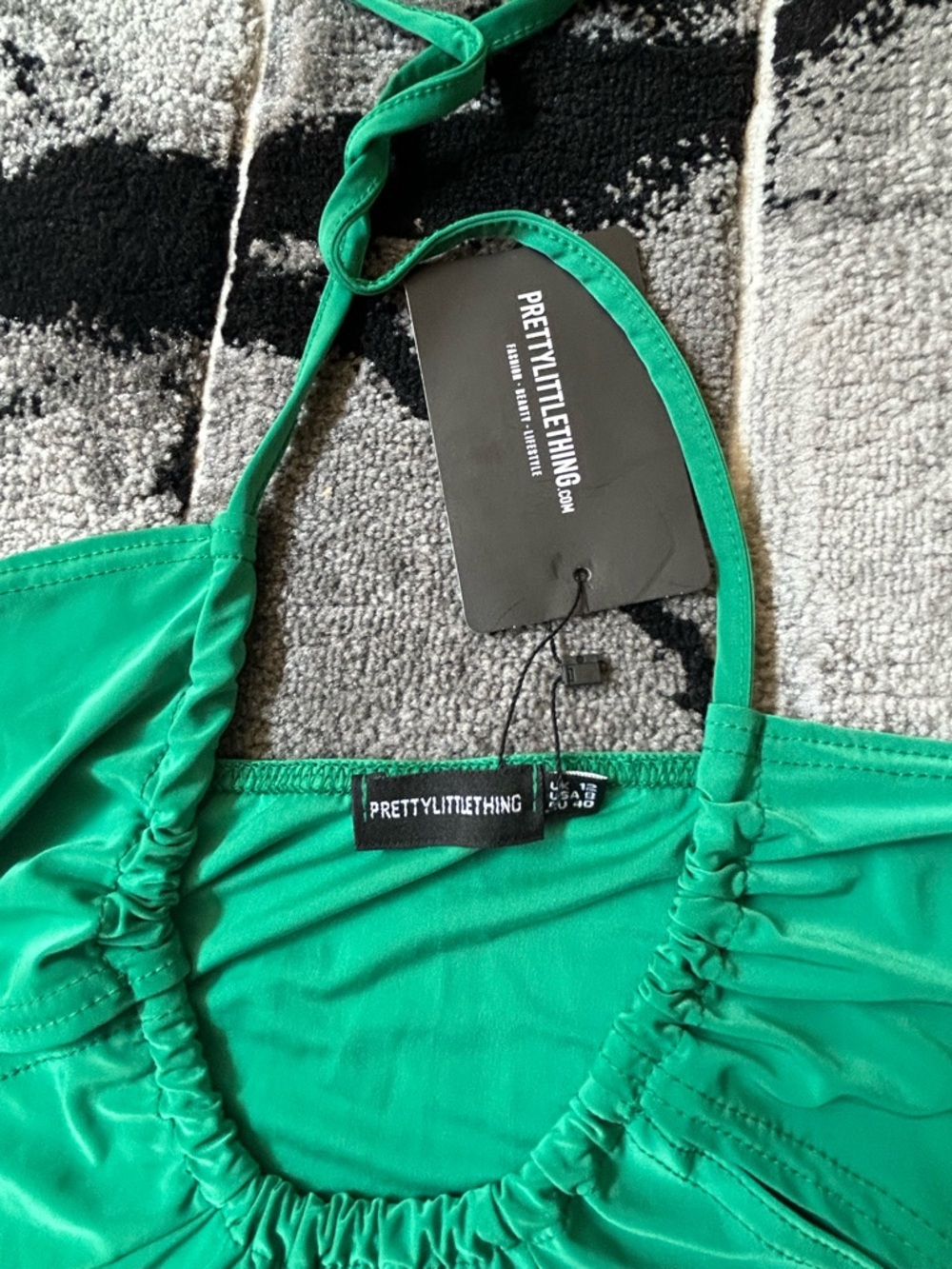 PrettyLittleThing Green Ruched Halter Top - Picture 2 of 2